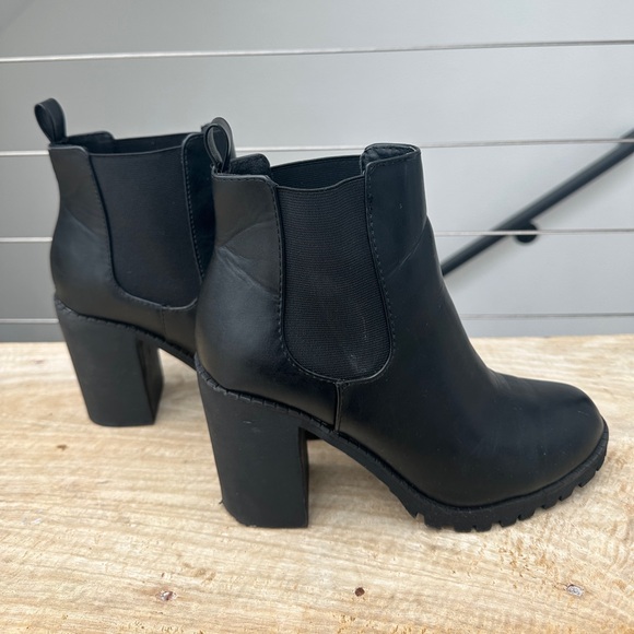 Soda chelsea pull combat Black Chunky Heel Ankle Boots with Elastic Side Panel 9 - Picture 3 of 8